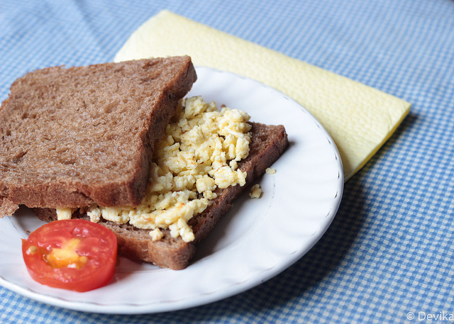 egg with whole wheat bread